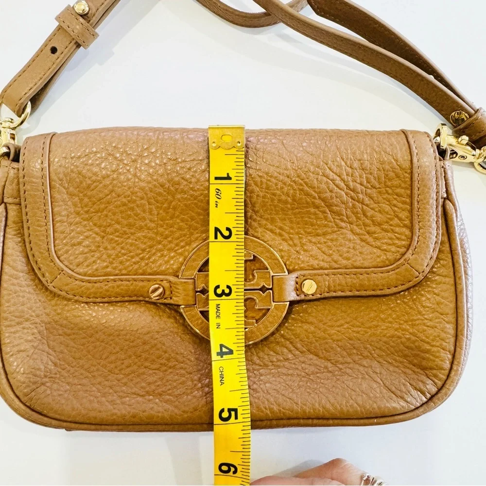 Tory Burch Amanda Mini Crossbody Bag in tan_13